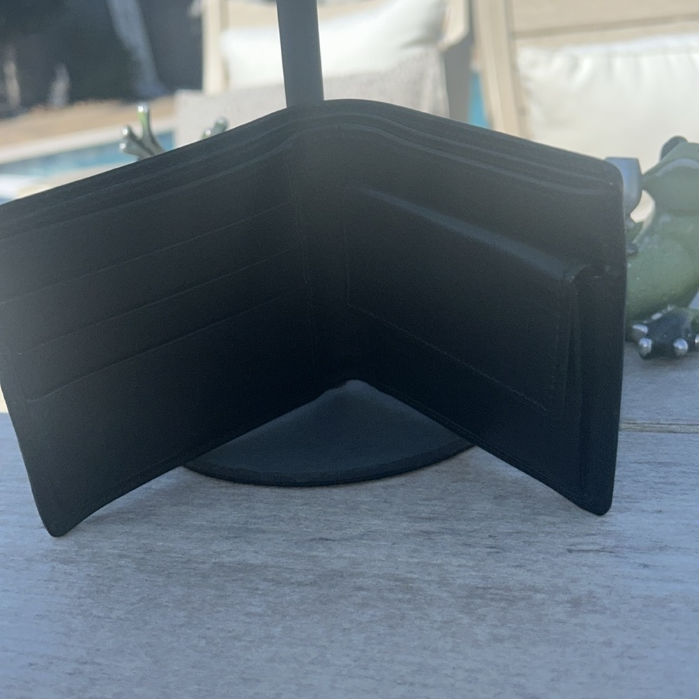 Gucci Bifold Black Studded Leather Unisex Wallet - Picture 6 of 7